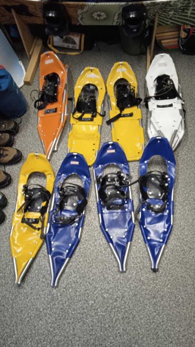 прокат снігоступів, зимових спальників, кішок, трек взуття, пуховиків