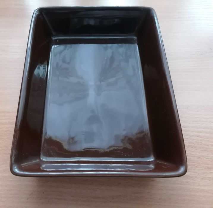 Naczynie ceramiczne do zapiekania prostokątne.