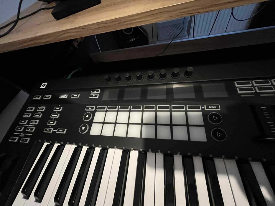 Klawiatura sterująca MIDI z sekwencerem Novation 61SL MKIII Masterkeyb
