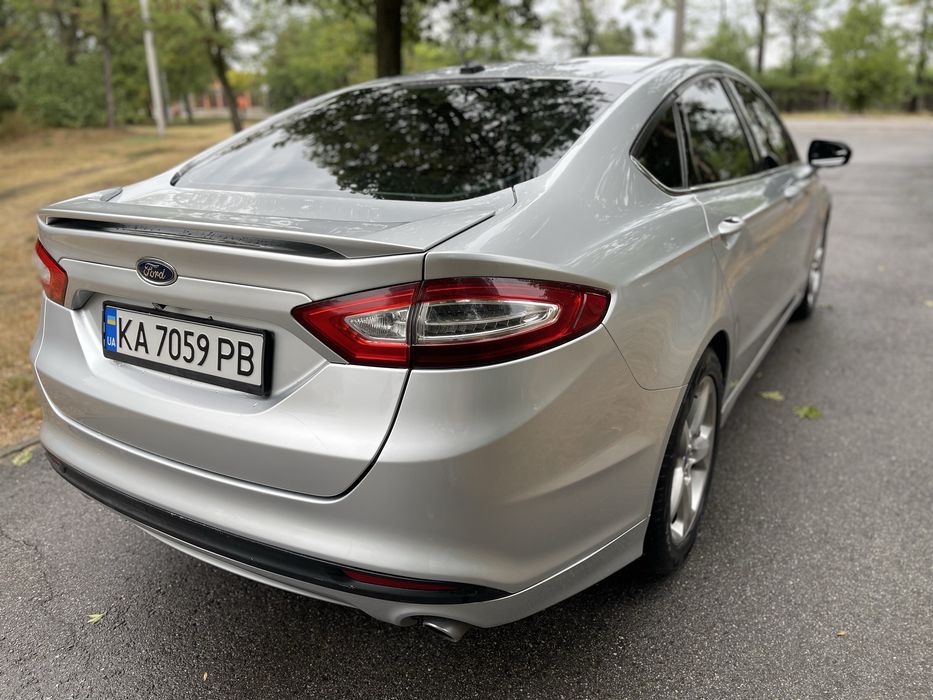 Продам Ford Fusion в гарній комплектації.