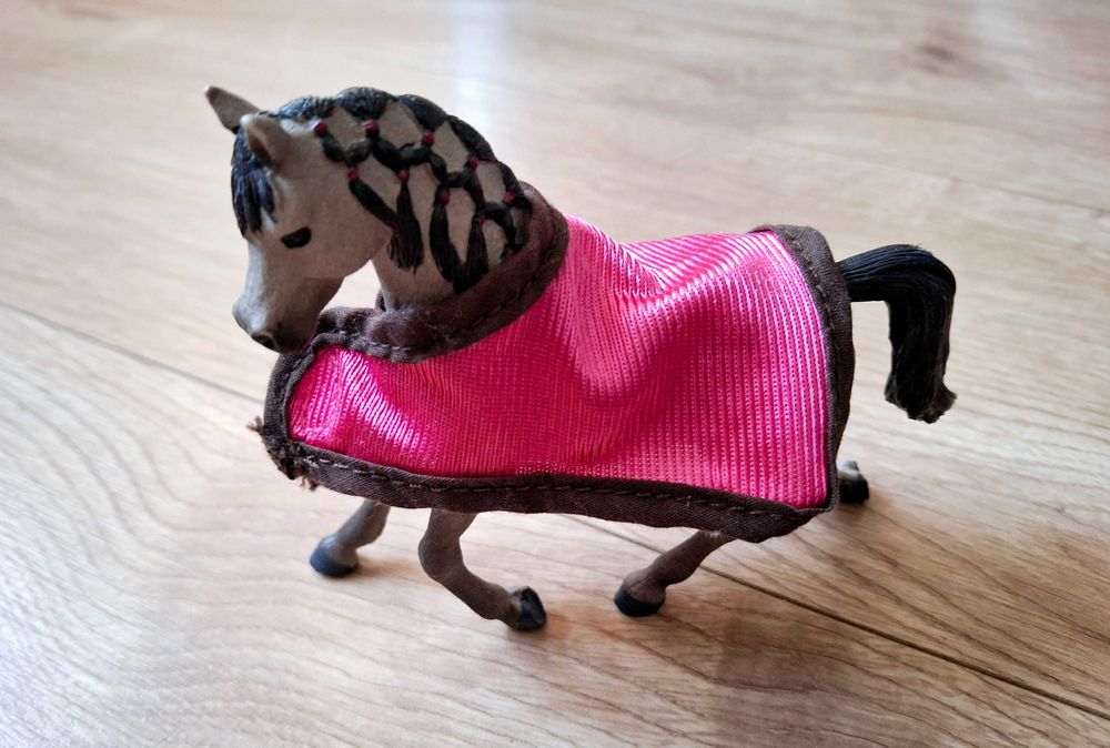 Schleich koń z derką