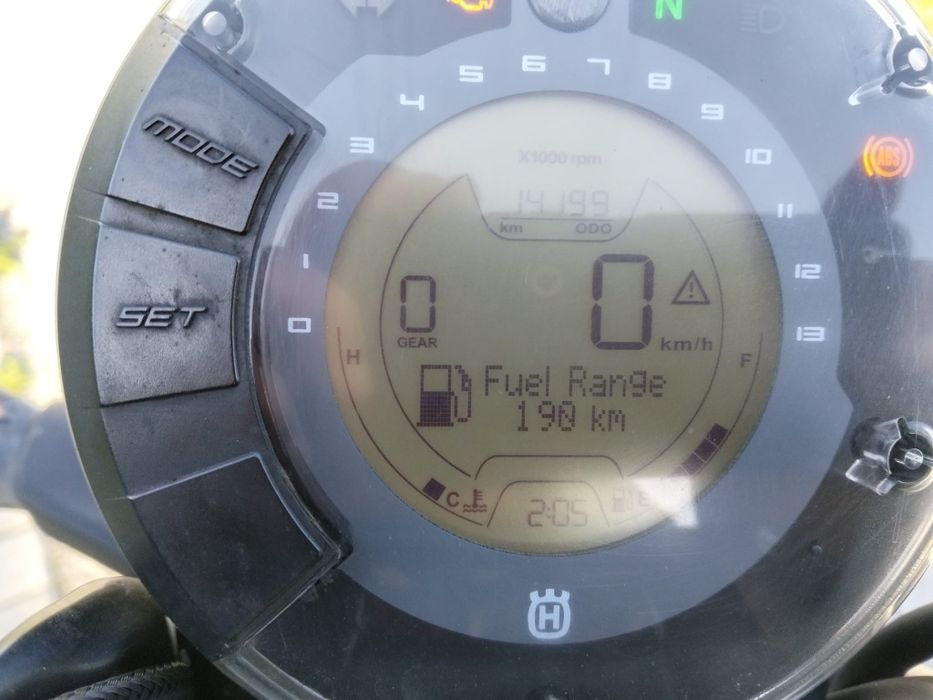 Husqvarna Svartpilen 125 – 2022 – Varios extras incluidos.