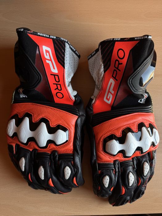 (2 artigos) Fato de 2 peças Alpinestars GP FORCE + Luvas GP PRO R4