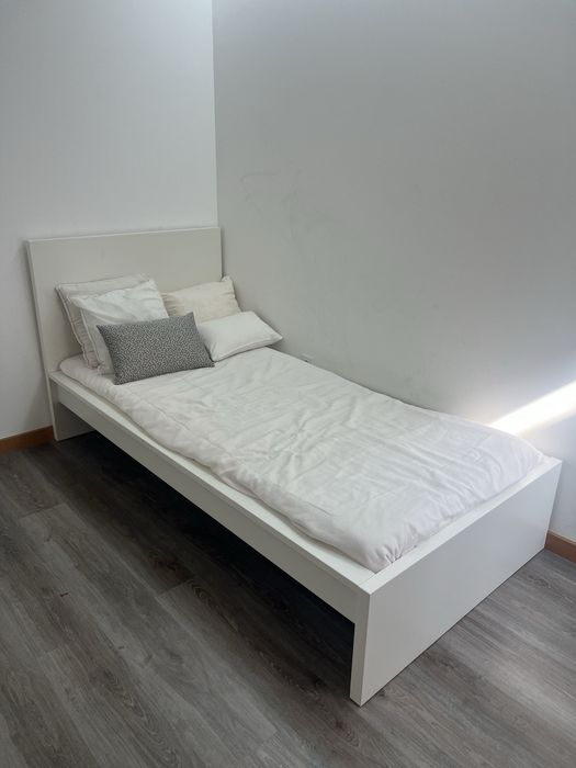 Cama solteiro Gama “Malm” Ikea