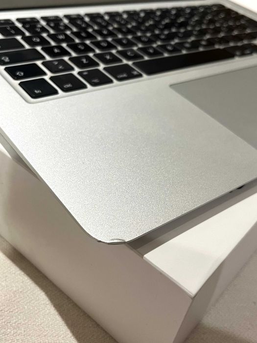 MacBook Air (2017)64861673321347125