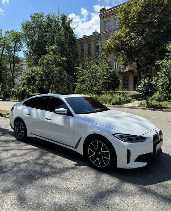 BMW i4 2022 83.9 kWh