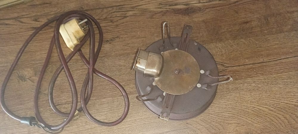 Kuchenka elektryczna z czasów PRL-U