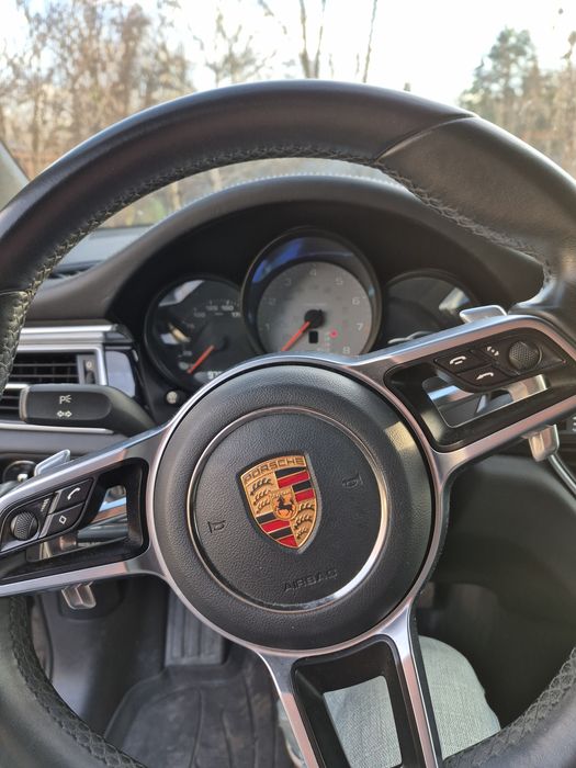 Porshe maccan s 2014