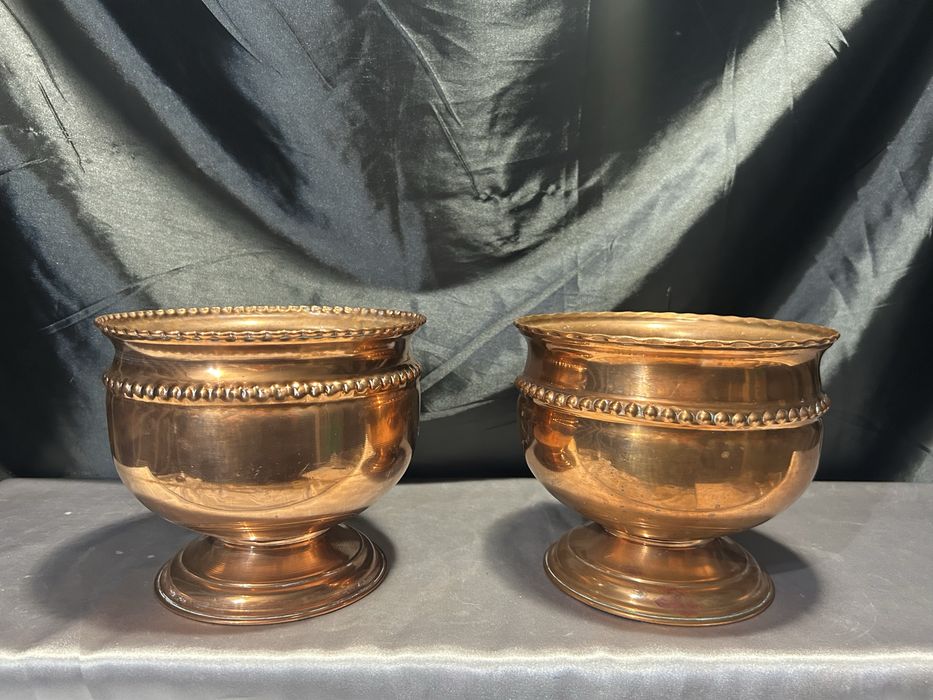 Zestaw 2 Miedzianych Kwietników – Na Stabilnej Nodze – Styl Kielichowy