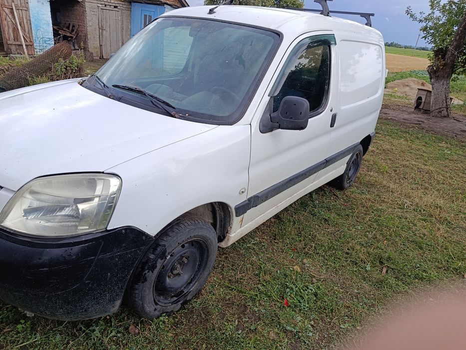 Peugeot partner грозовий автомобіль на ходу