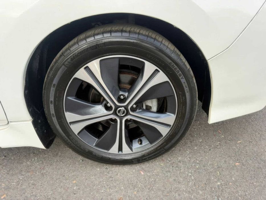 Nissan LEAF 2022