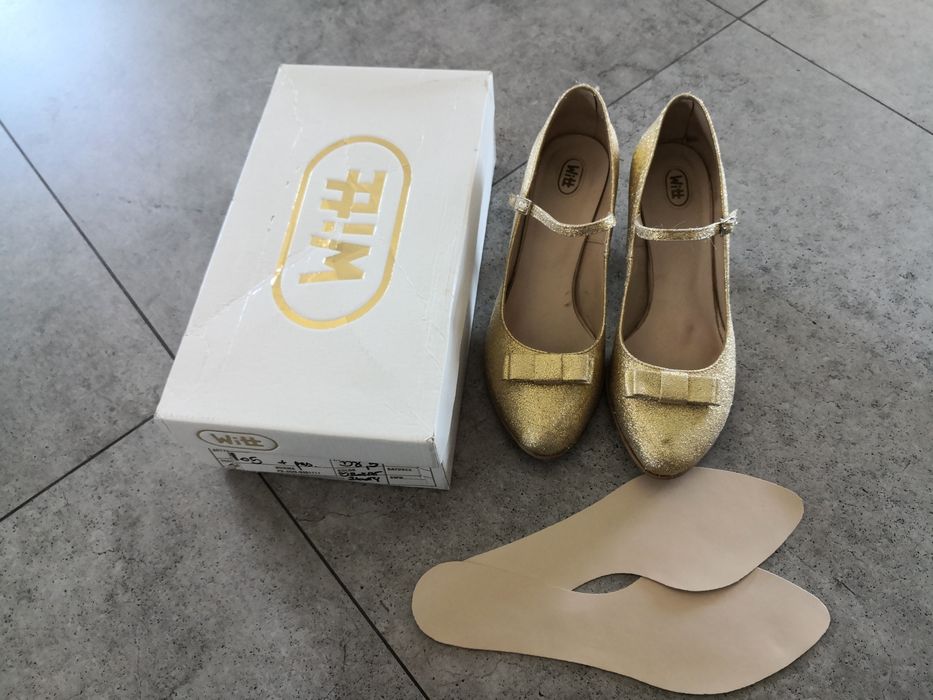 Buty ślubne zlote