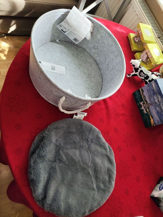 Nowe legowisko dla kota 38 cm średnica wysokość 16,5 cm z poduszką.
