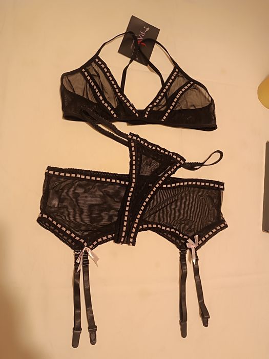 Conjunto Lingerie. Soutien, Calcinha e Ligueiro. S/M