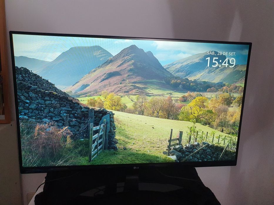 Monitor - LG 27" Full-HD