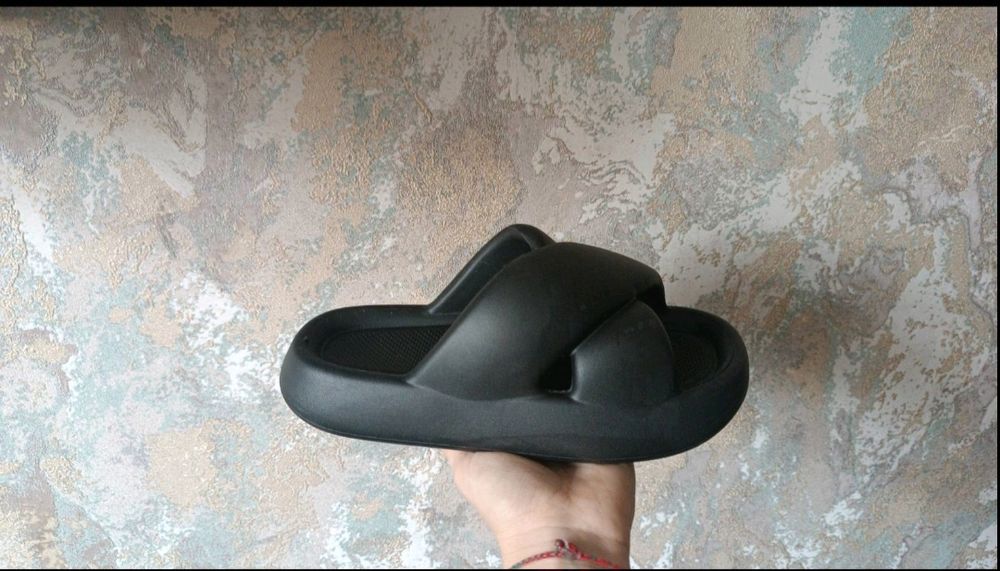 Шлёпки , шлепанцы