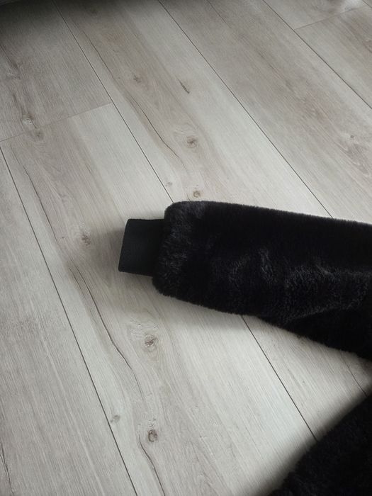 Czarne futerko z kapturem Bershka XS