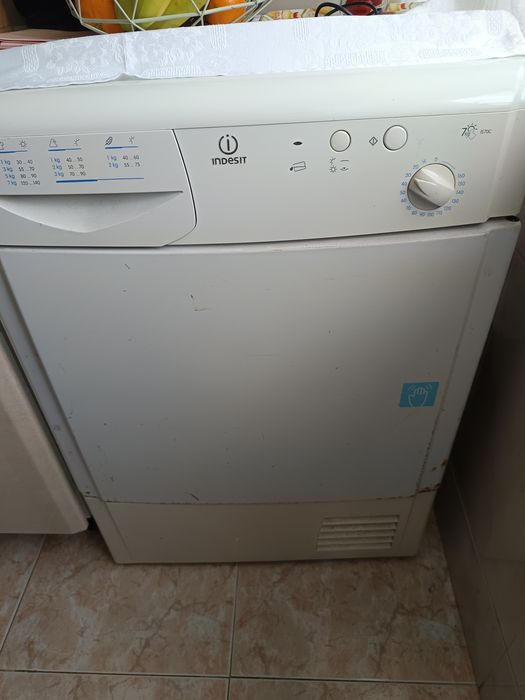 Máquina de secar roupa Indesit