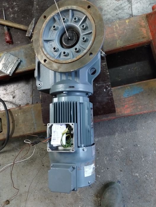 Sprzedam NOWY motoreduktor 2,2 kW