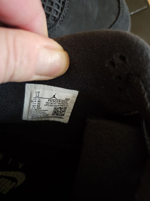 Jordan 4 black cat