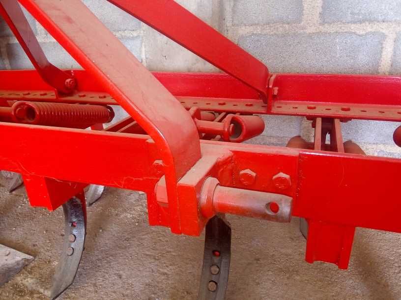 Escarificador Agrícola de 9 dentes  (Marca: Pereira & Gomes)