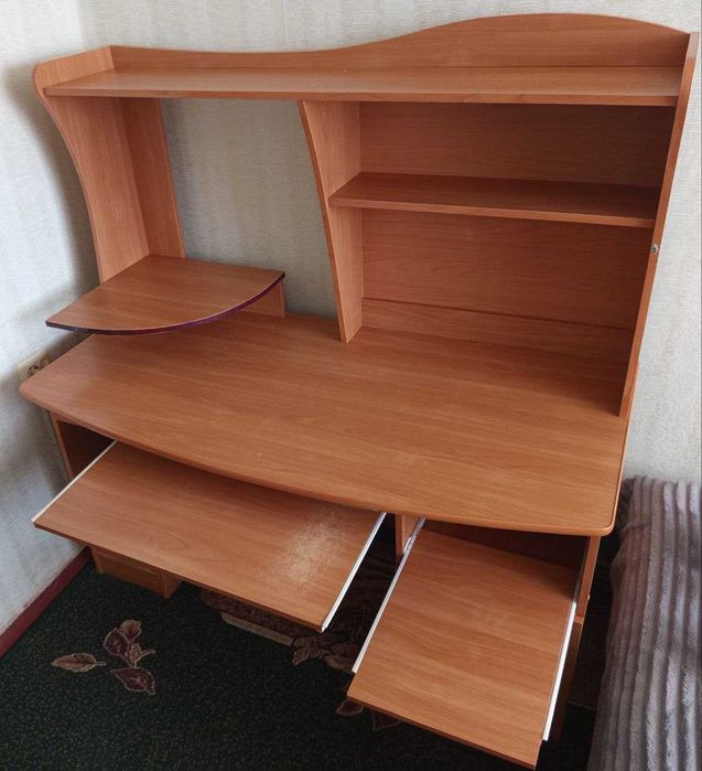 ПРОДАМ!!! Компютерний стіл Б/У