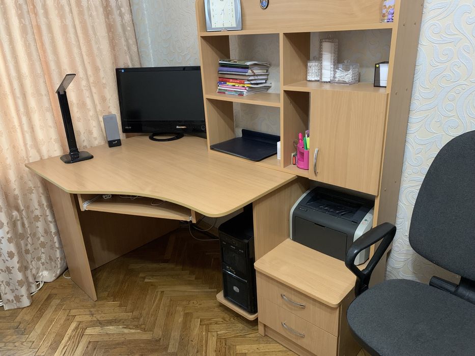 Продается письменный стол