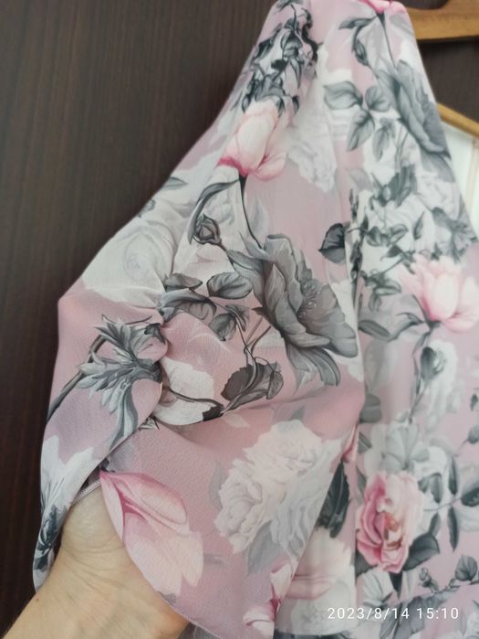 Sukienka wizytowa rozmiar 44 lekka i zwiewna