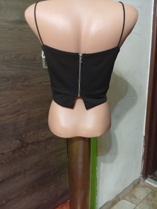 Top.czarny. krótki