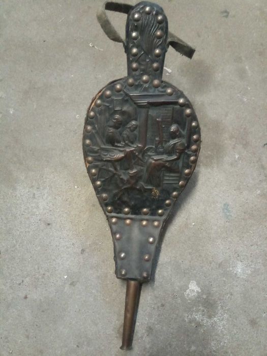 Stary miech. Dmuchawa do kominka