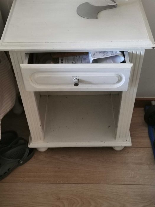 Mesinhas de cabeceira 'vintage' em castanho