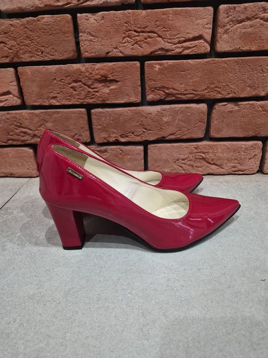 Piękne czerwone buty Annabelle r 39