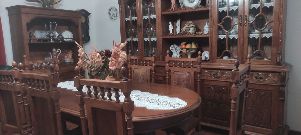 Mobília de sala de Jantar com requinte e durável. Madeira de carvalho!