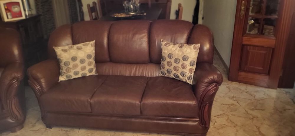 Sofás em Pele bom estado