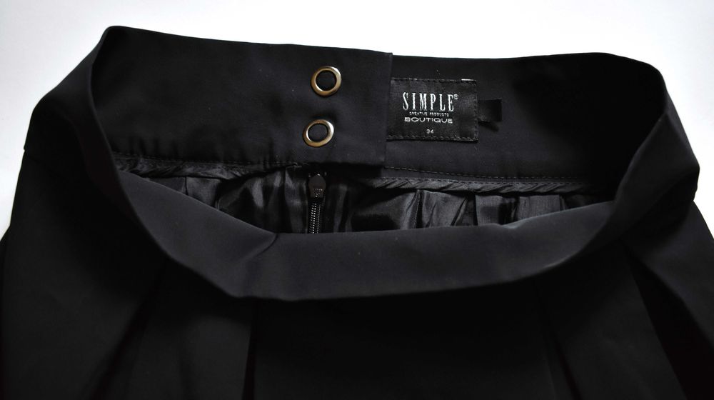 SIMPLE BOUTIQUE Spódnica czarna kontrafałdy XS, może S