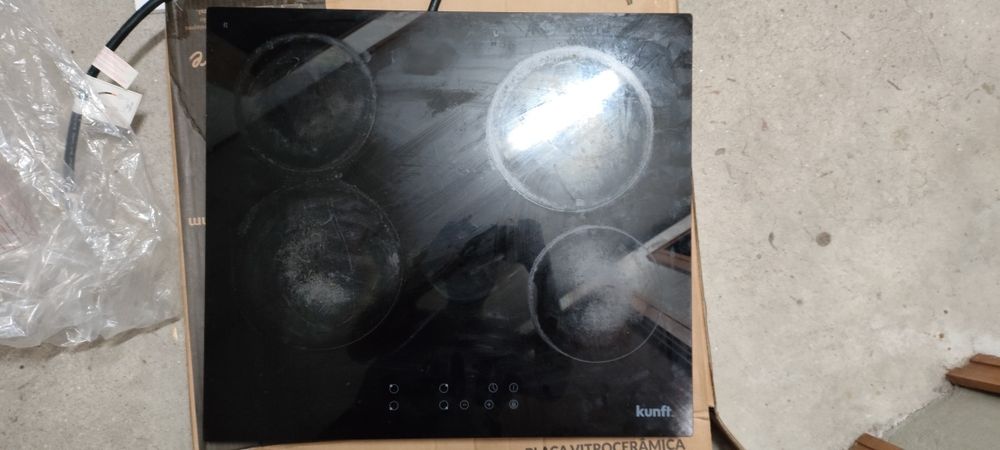 Placa vitrocerâmica Kunft, apenas 1 disco pequeno que não funciona