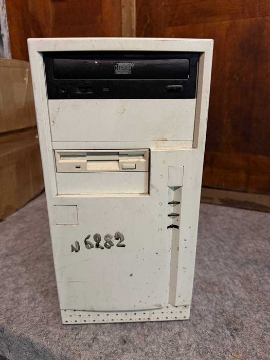 Ретро Комп'ютер: Intel Celeron 266 / Windows 2000 / 40GB HDD / CD-ROM