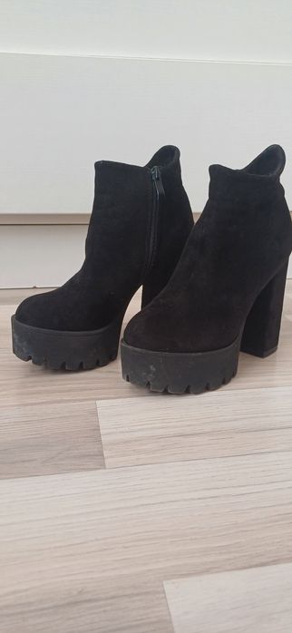 Продам черевики 36р.