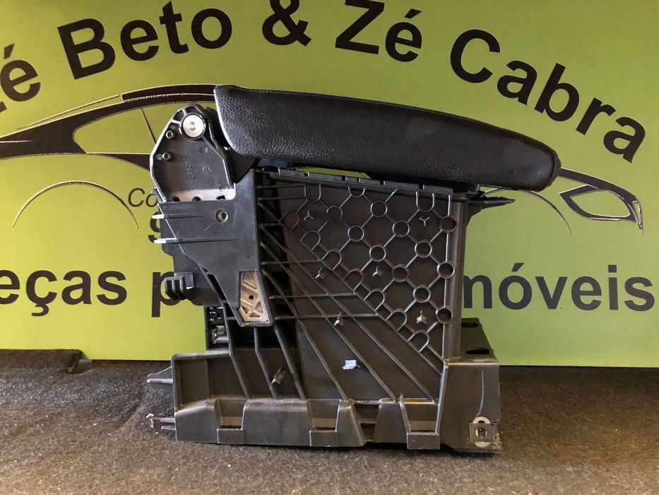 VW JETTA IV APOIO DE BRAÇO - Z397