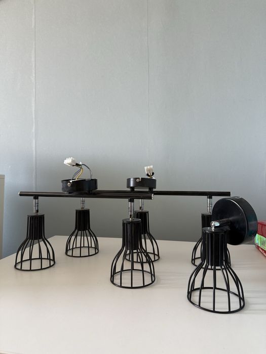 Zestaw czarnych lamp