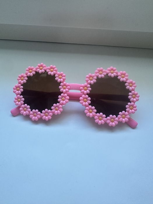 Nowe okulary przeciwsłoneczne dziecięce w kwiatki