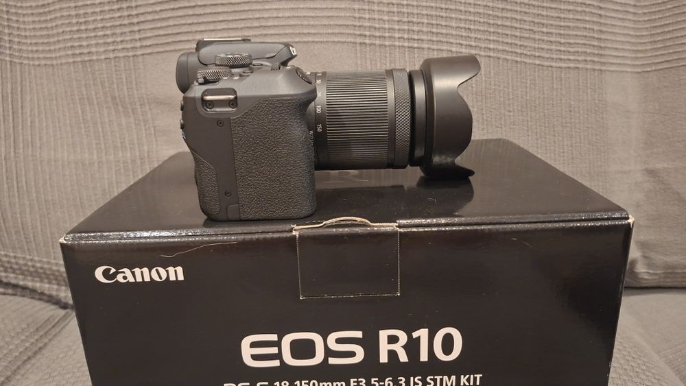 Canon R10 + lente RFs 18-150 +flash Canon  EL  10
