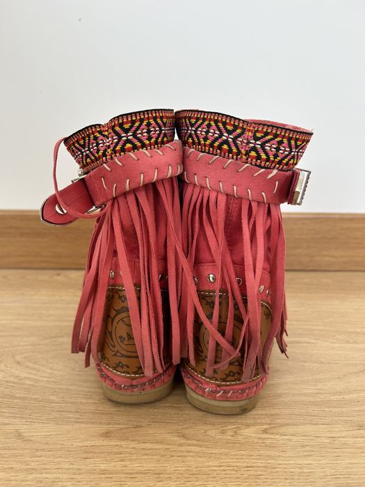 Botas com franja- cor de rosa
