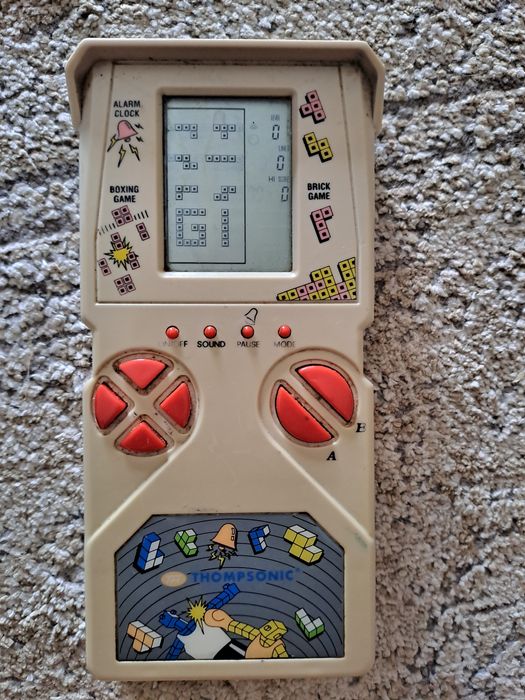 Ponadczasowa konsola GAME  BOY   Thompsonic. . Sprawna