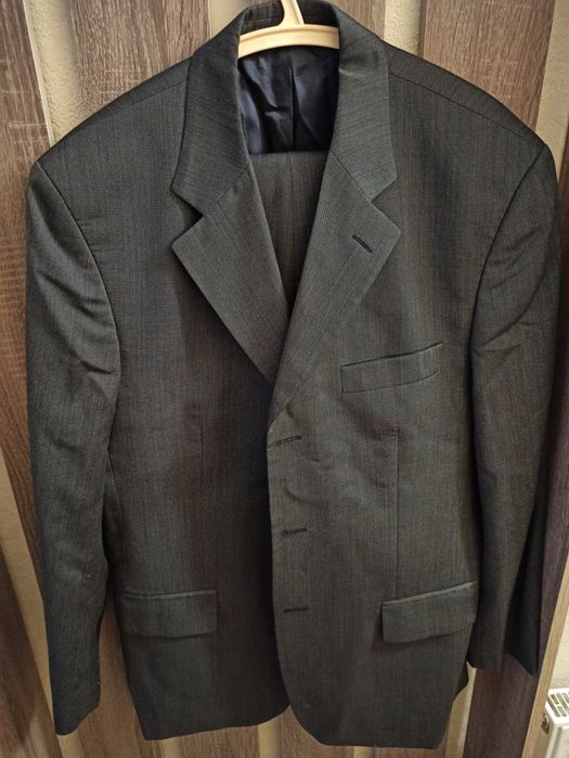 Чоловічі костюми