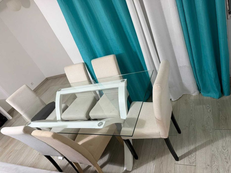 Conjunto de mesa com base em vidro + 6 cadeiras almofadadas