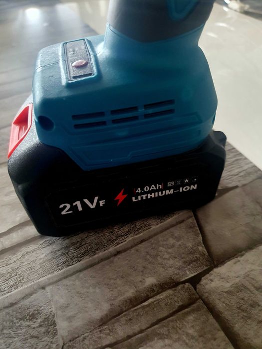 Rebarbadora com 2 baterias e 3 discos Novos.