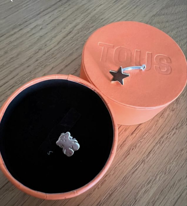 Brinco da TOUS , tipo piercing