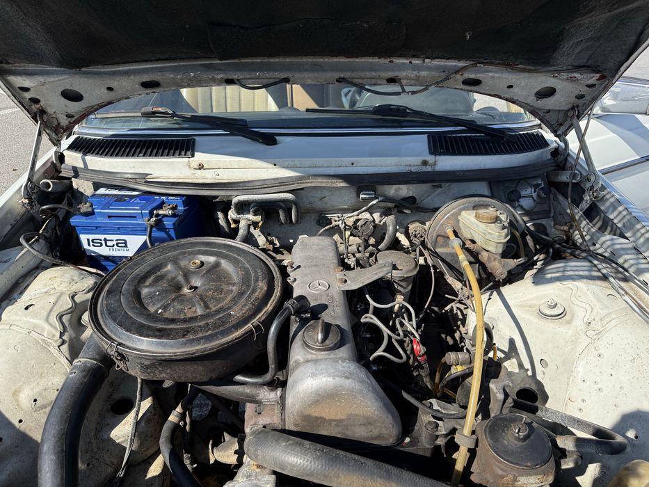 Mercedes-Benz E-Class W123 1984