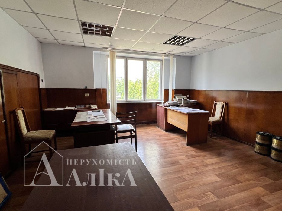 Продам велике Виробниче приміщення неподалік центру